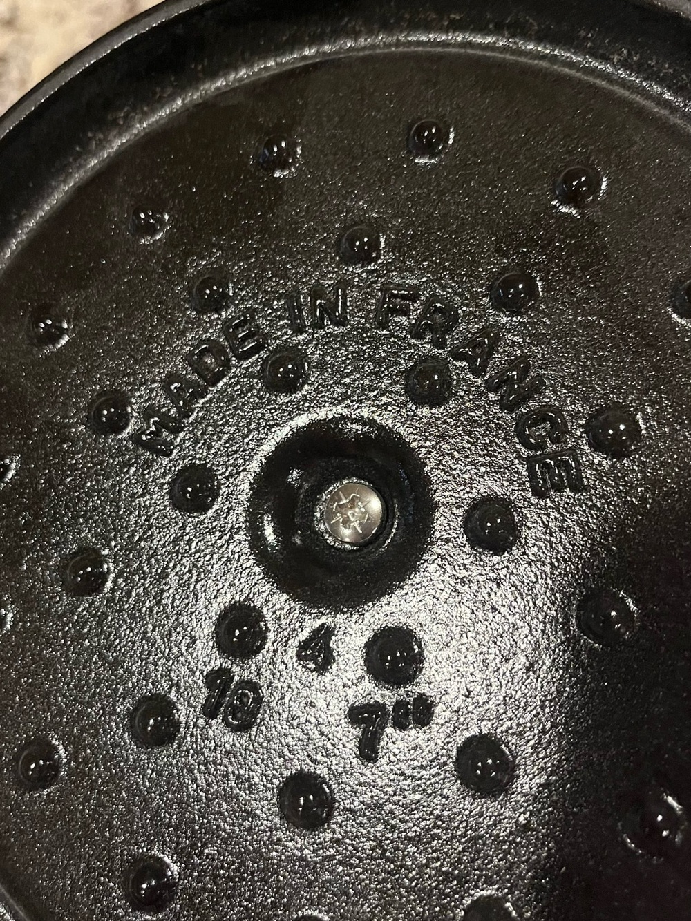 Staub La Cocotte Round cast iron pot with lid, 7 inches, 1.75 quarts, damaged - Picture 5 of 12